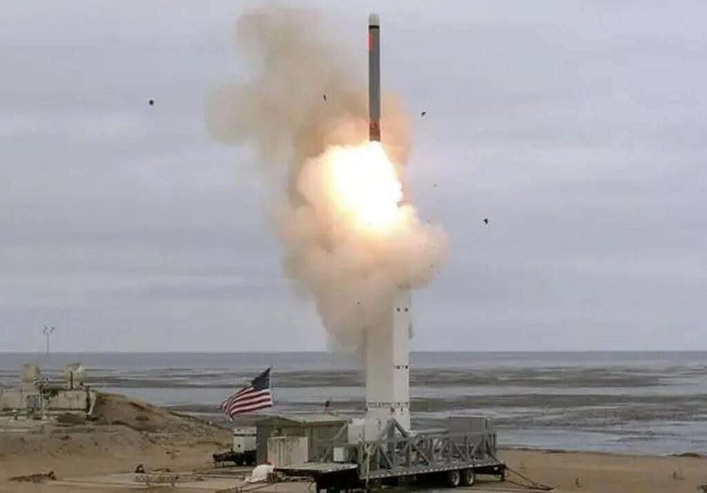 En la foto, lanzamiento de un arma estratégica