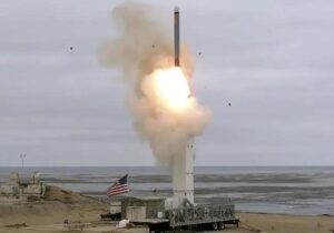 En la foto, lanzamiento de un arma estratégica