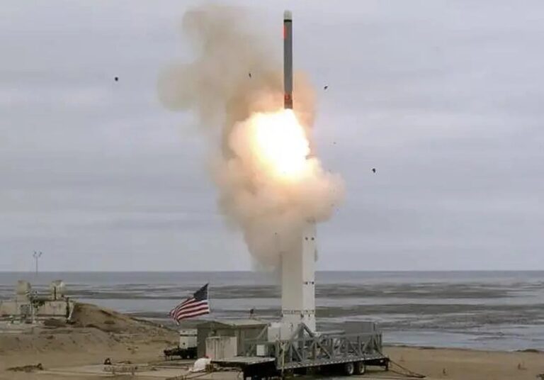 En la foto, lanzamiento de un arma estratégica