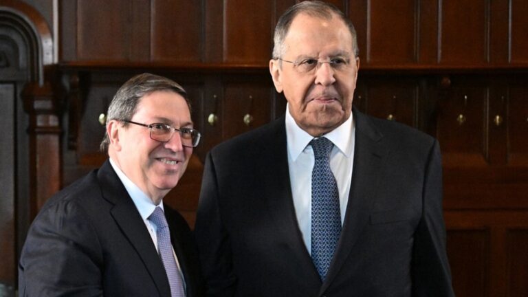 En la foto, Bruno Rodríguez y lavrov