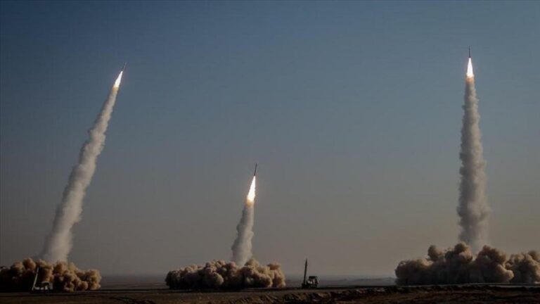 En la foto, prueba de misiles que podrían llevar armas nucleares