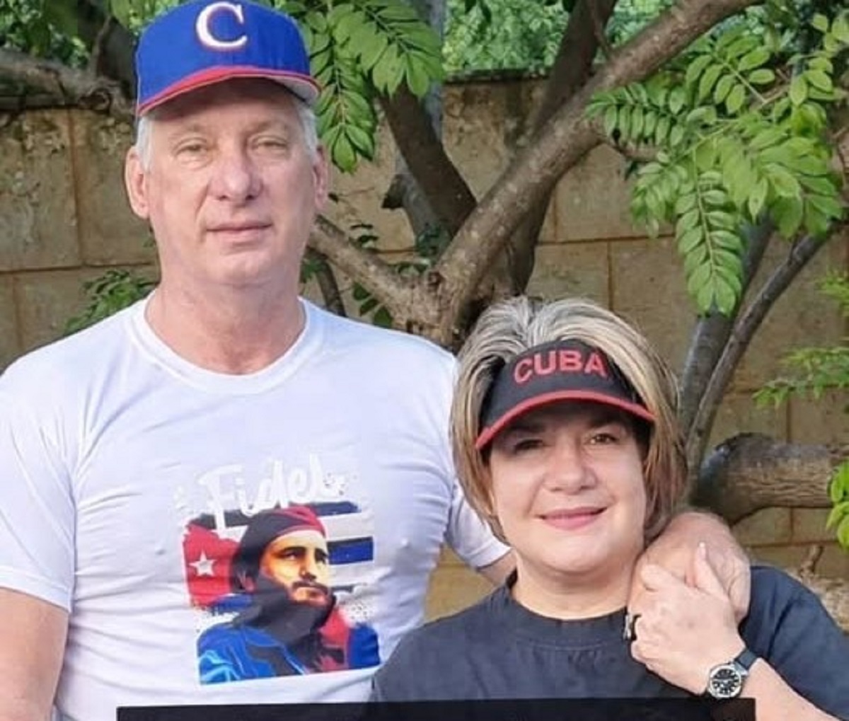 En la foto, el impuesto presidente y la no primera dama