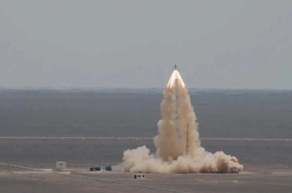En la foto, un cohete Larga Marcha