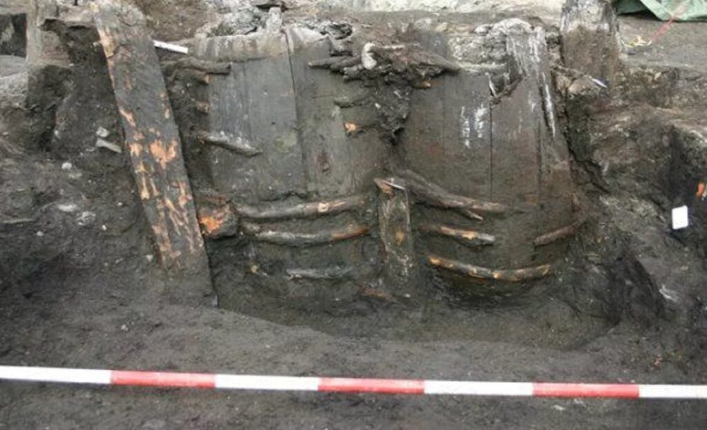 En la foto, los barriles encontrados en Odense