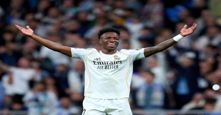 En la foto, Vinicius celebra tras marcar de penal ante la Real Sociedad