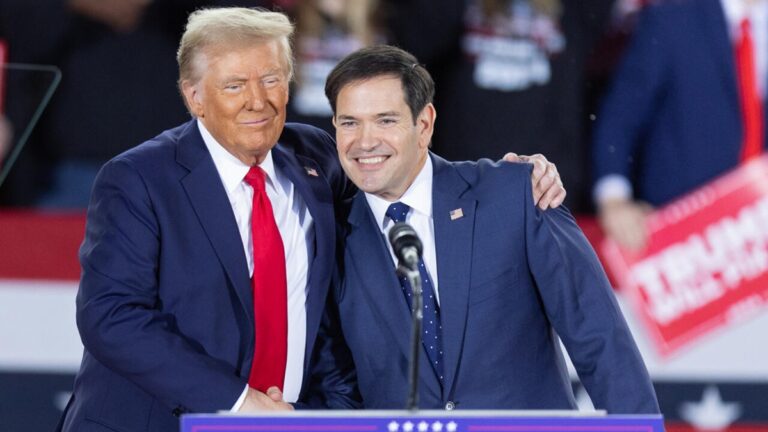 En la foto, Trump y Marco Rubio
