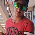 Agente de la policía cubana filmado por la madre de una joven