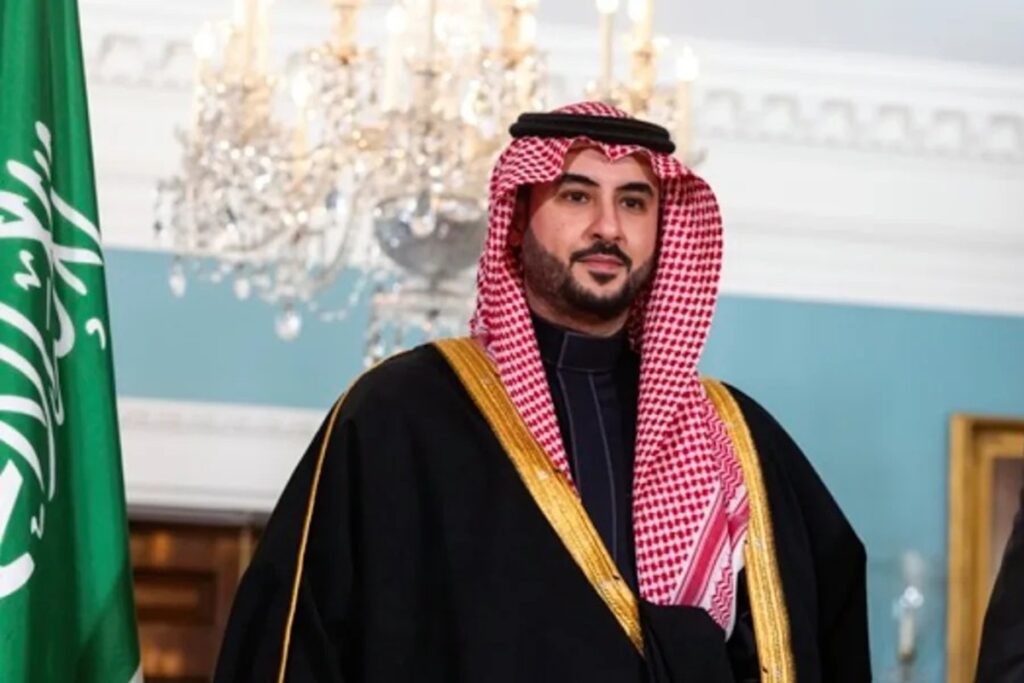 En la foto, el ministro de Defensa de Arabia Saudí, el príncipe Khalid bin Salman