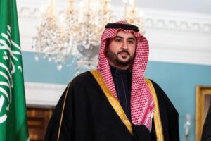 En la foto, el ministro de Defensa de Arabia Saudí, el príncipe Khalid bin Salman