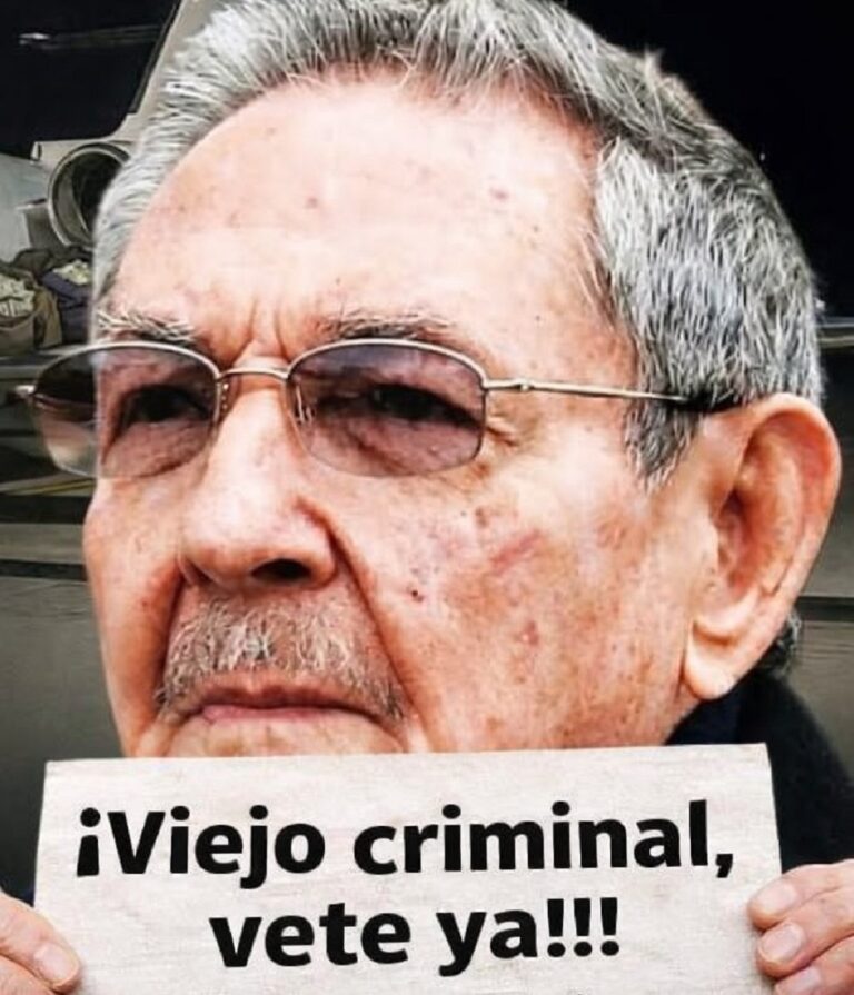 En la foto, Raúl Castro