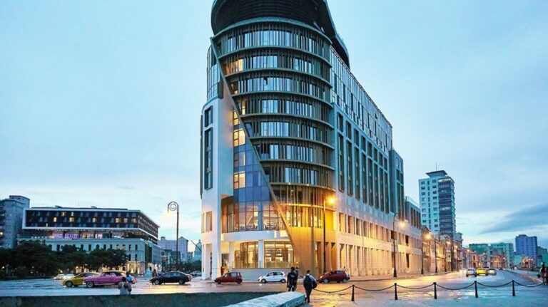 En la foto, el Hotel de Prado y Malecón