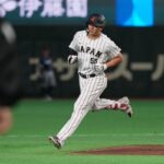 En la foto, Japón, a base de jonrones, coronó un octavo inning de nueve anotaciones