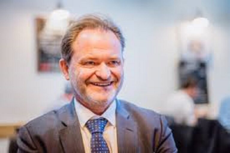 En la foto, el traumatólogo galo Bertrand Sonnery-Cottet