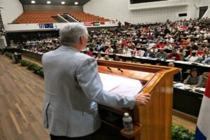 En la foto, los 'amigos' solidarios no vienen a ayudar al pueblo, sino a apoyar al gobierno