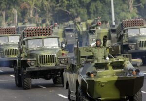 En la foto, desfile del ejército cubano