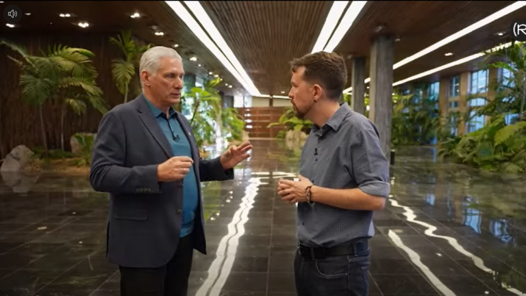 En la foto, momento de la entrevista de Díaz-Canel con Pablo Iglesias