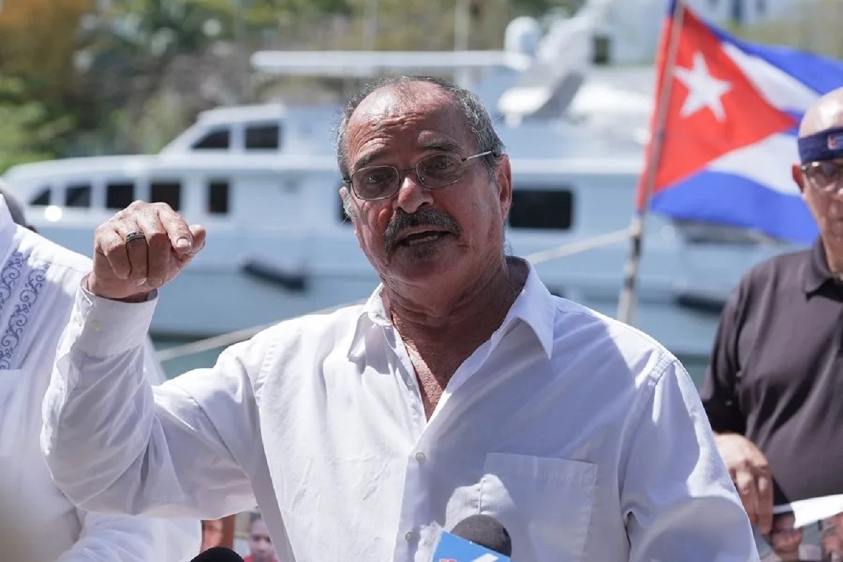 En la foto, Elosé Díaz Silva del Movimiento Opositores por una Nueva República (MONR) durante una rueda de prensa