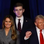 En la foto, la familia Trump. Al centro Barron