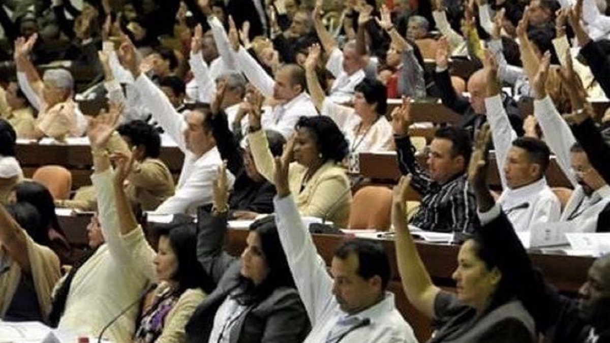En la foto, votación en la Asamblea Nacional