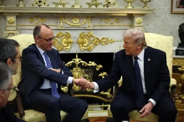 En la foto, el canciller alemán, Friedrich Merz, y Donald Trump