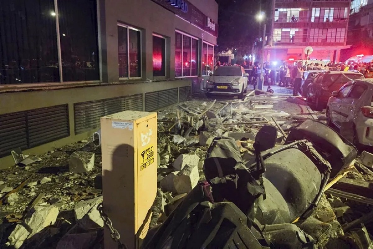 En la foto, Ramat Gan, en el distrito de Tel Aviv, tras una andanada de misiles de Irán