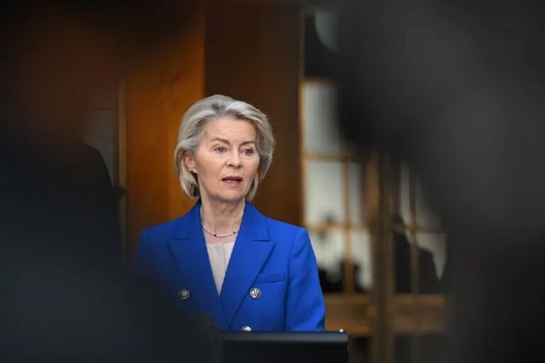 En la foto, Ursula von der Leyen