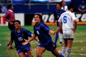 En la foto, Batistuta y Maradona