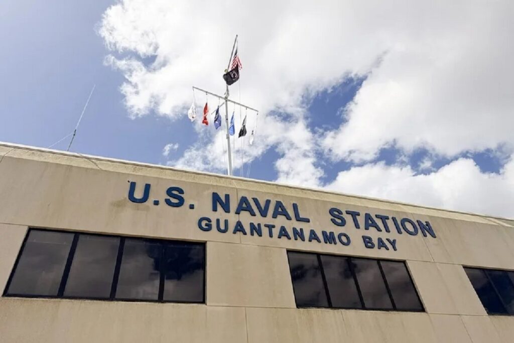 En la foto, fachada de la base naval de Estados Unidos, en Guantánamo (Cuba)