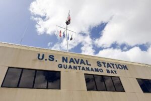 En la foto, fachada de la base naval de Estados Unidos, en Guantánamo (Cuba)