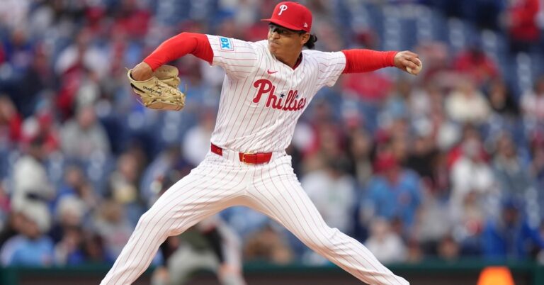 En la foto, el pitcher Jesus Luzardo