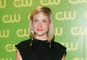 En la foto, Allison Mack