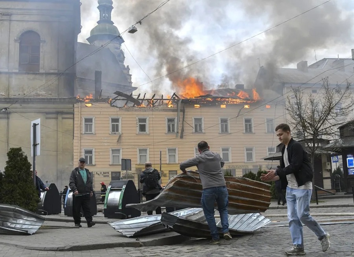 En la foto, Ataque ruso contra el centro histórico de la ciudad ucraniana de Leópolis el pasado 24 de marzo