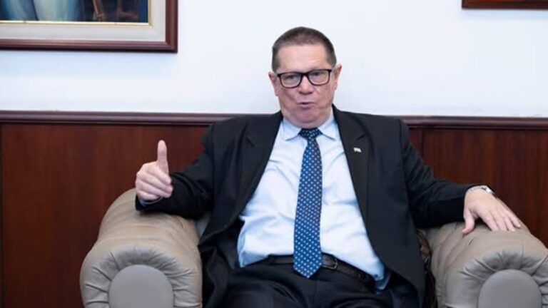 En la foto, Basilio Antonio Gutiérrez, embajador de Cuba en Quito