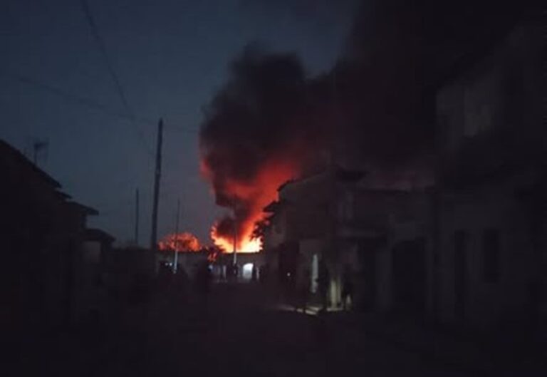 En la foto, fuego en la fábrica de Cubos de Matanzas