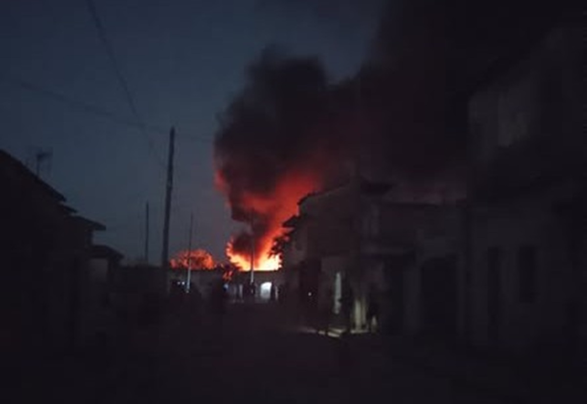 En la foto, fuego en la fábrica de Cubos de Matanzas
