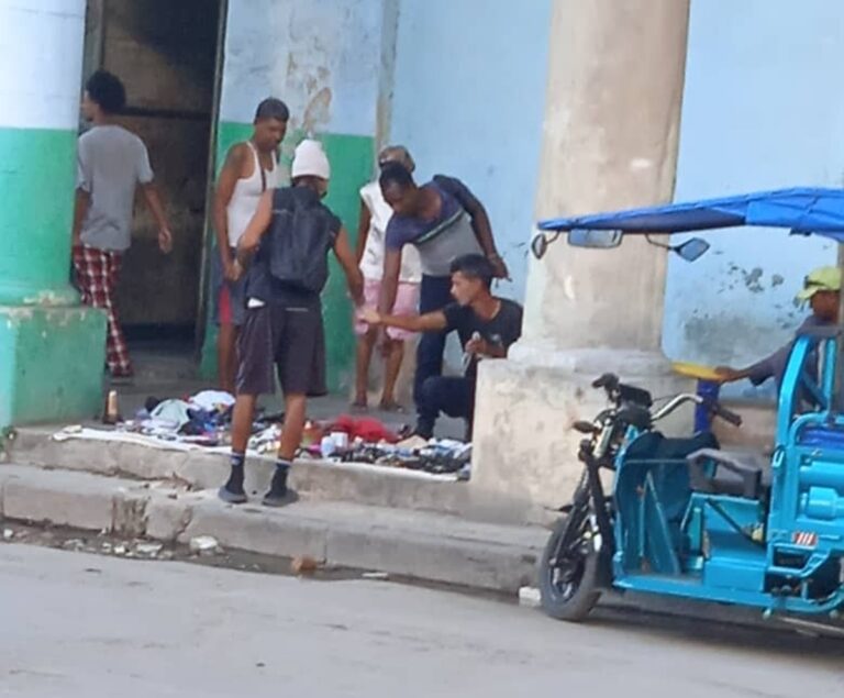 En la foto, La Habana y venta de basura reciclada en las calles