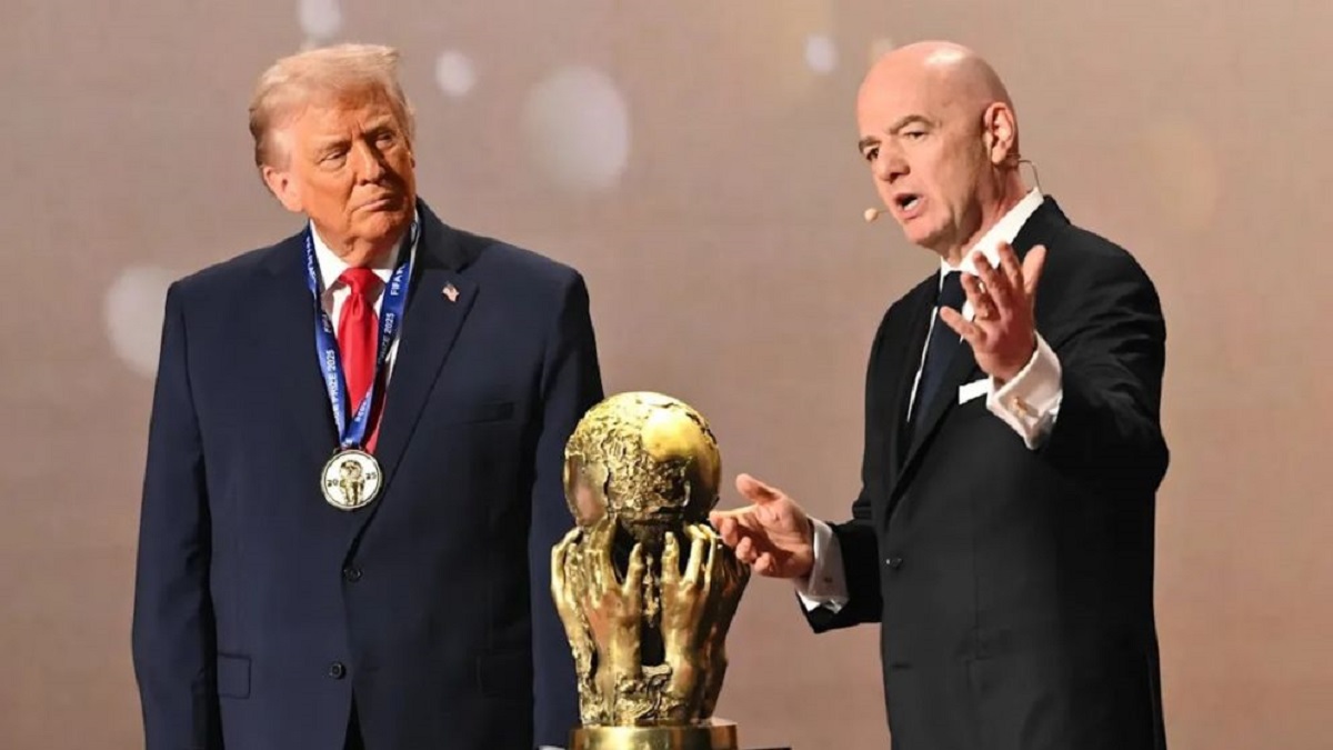En la foto, Gianni Infantino y Donald Trump