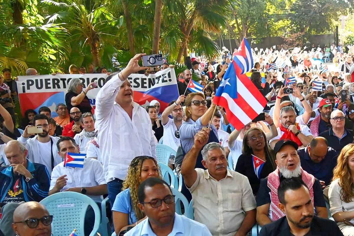 En la foto, cientos de amigos del régimen cubano fueron a La Habana a expresar solidaridad al gobierno, no al pueblo