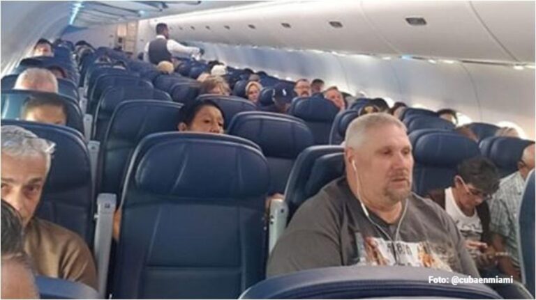 En la foto, avión semivacío en un vuelo entre Miami y La Habana