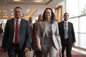 En la foto, María Corina Machado en Chile