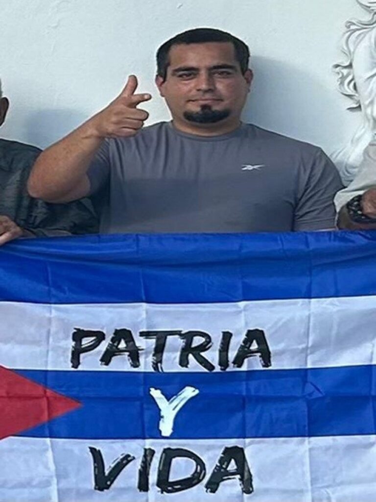 En la foto, Roberto Álvarez
