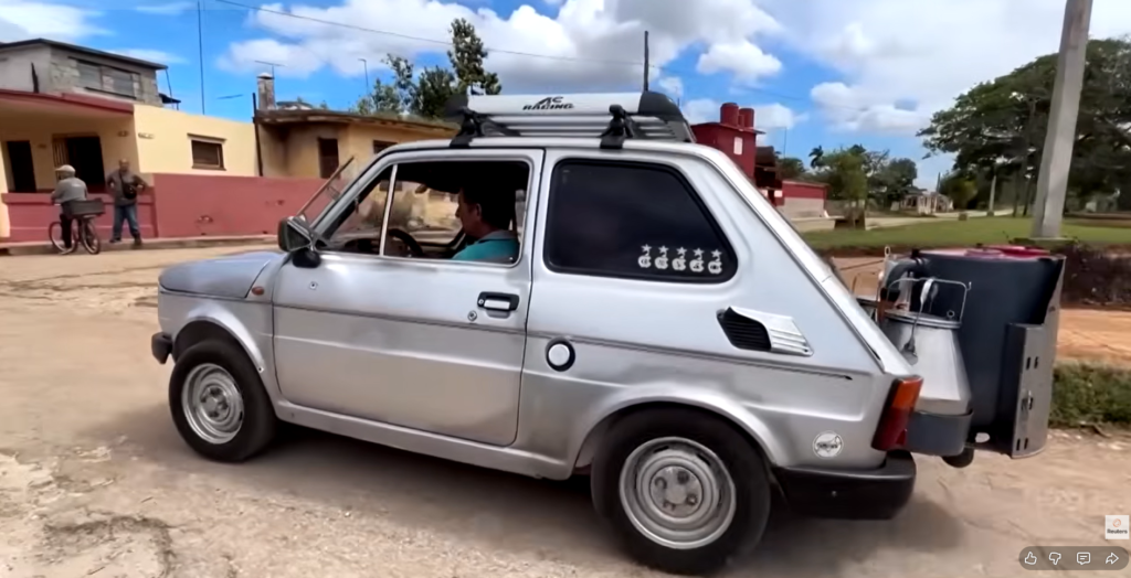 El gasógeno en Cuba: Juan Carlos Pino y el Fiat Polski que sobrevive al colapso con carbón