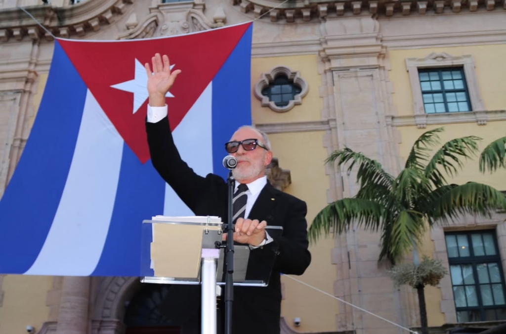 Emilio Estefan: Un Canto de Esperanza y Libertad para Cuba