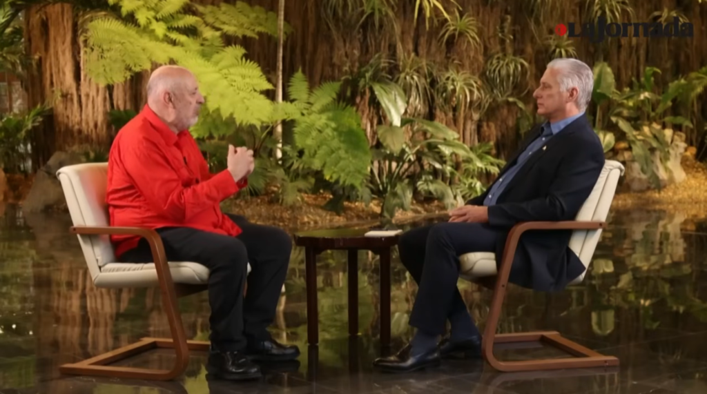 La danza de los papagayos: el monólogo de Canel y su periodista de juguete