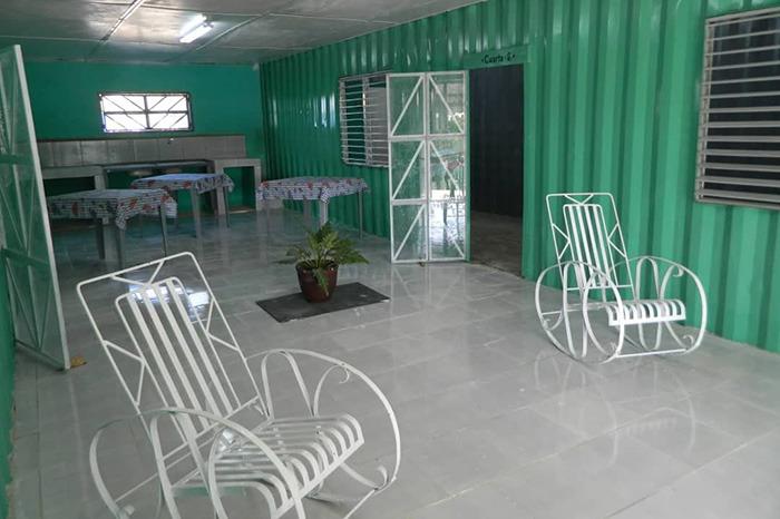 Villa Clara estrena casa de abuelos en contenedores y dentro de una empresa