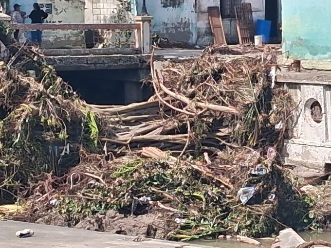 Jiguaní camina sobre un puente que se cae mientras el régimen promete y no resuelve