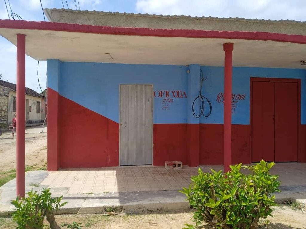 La Oficoda parece una choza en San Antonio de Río Blanco