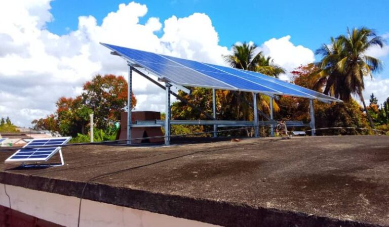 Los muertos se van con luz y los vivos tienen oscuridad