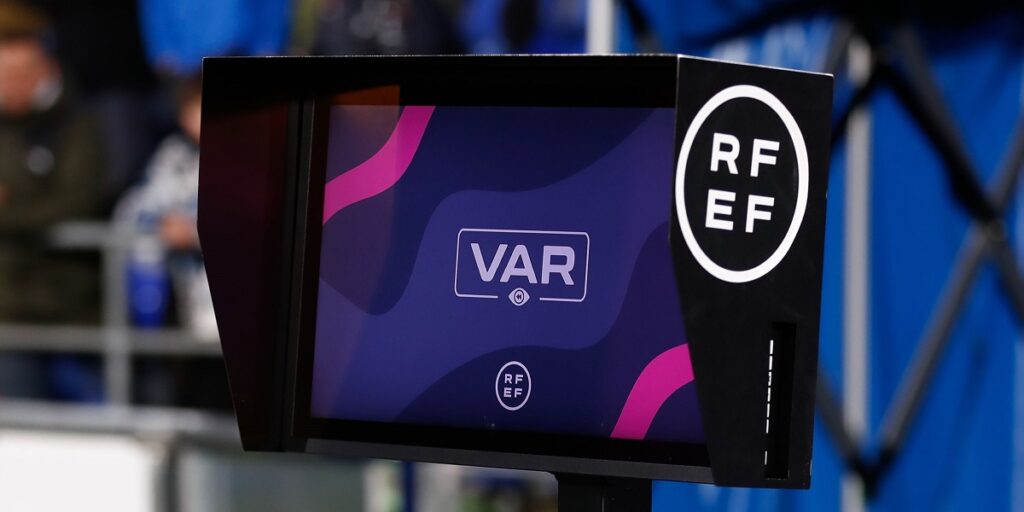 En la foto, La RFEF estudia cambios en el sistema VAR