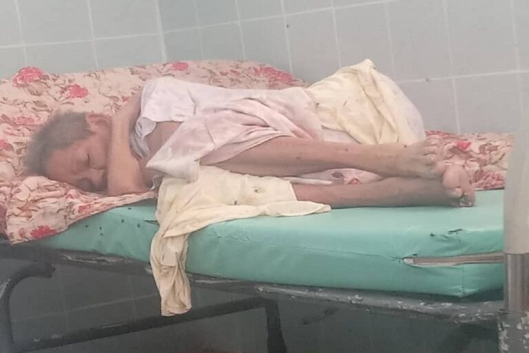 El Materno de San José se cae a pedazos y 'Entérate Mayabeque' no se entera 2 En la foto, una paciente del hospital de San José de las Lajas